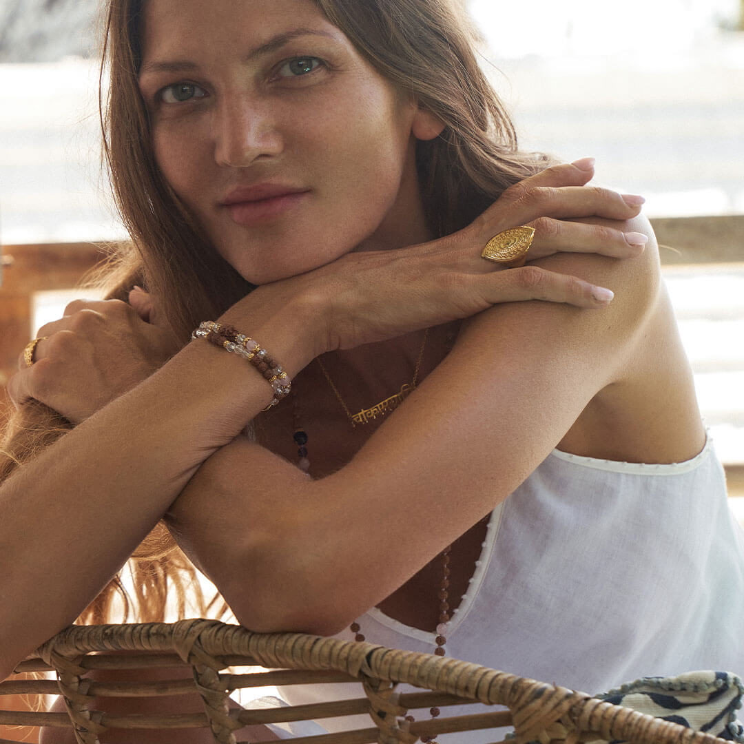 Dalaja (gold) – square10