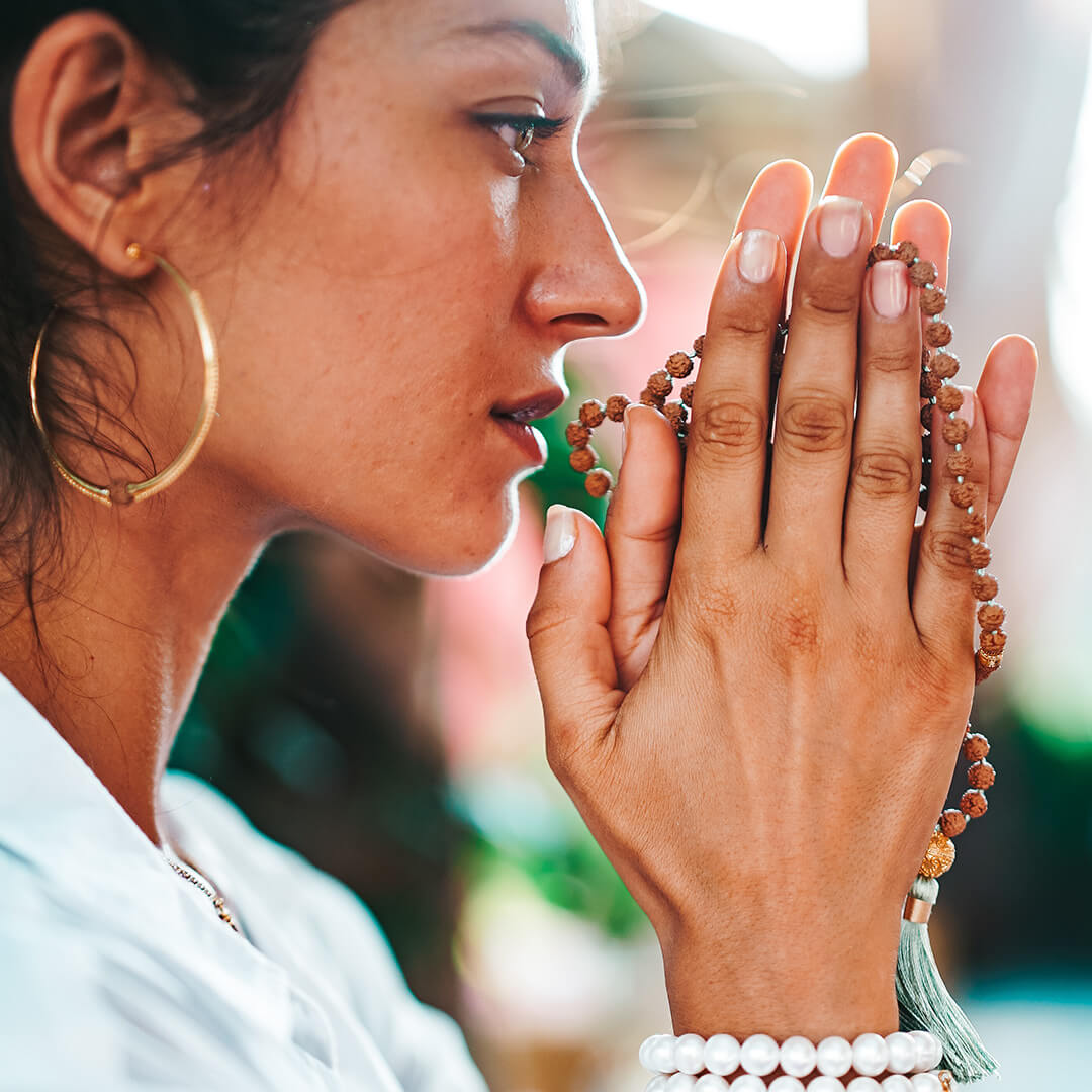 ilayati (gold) – square4