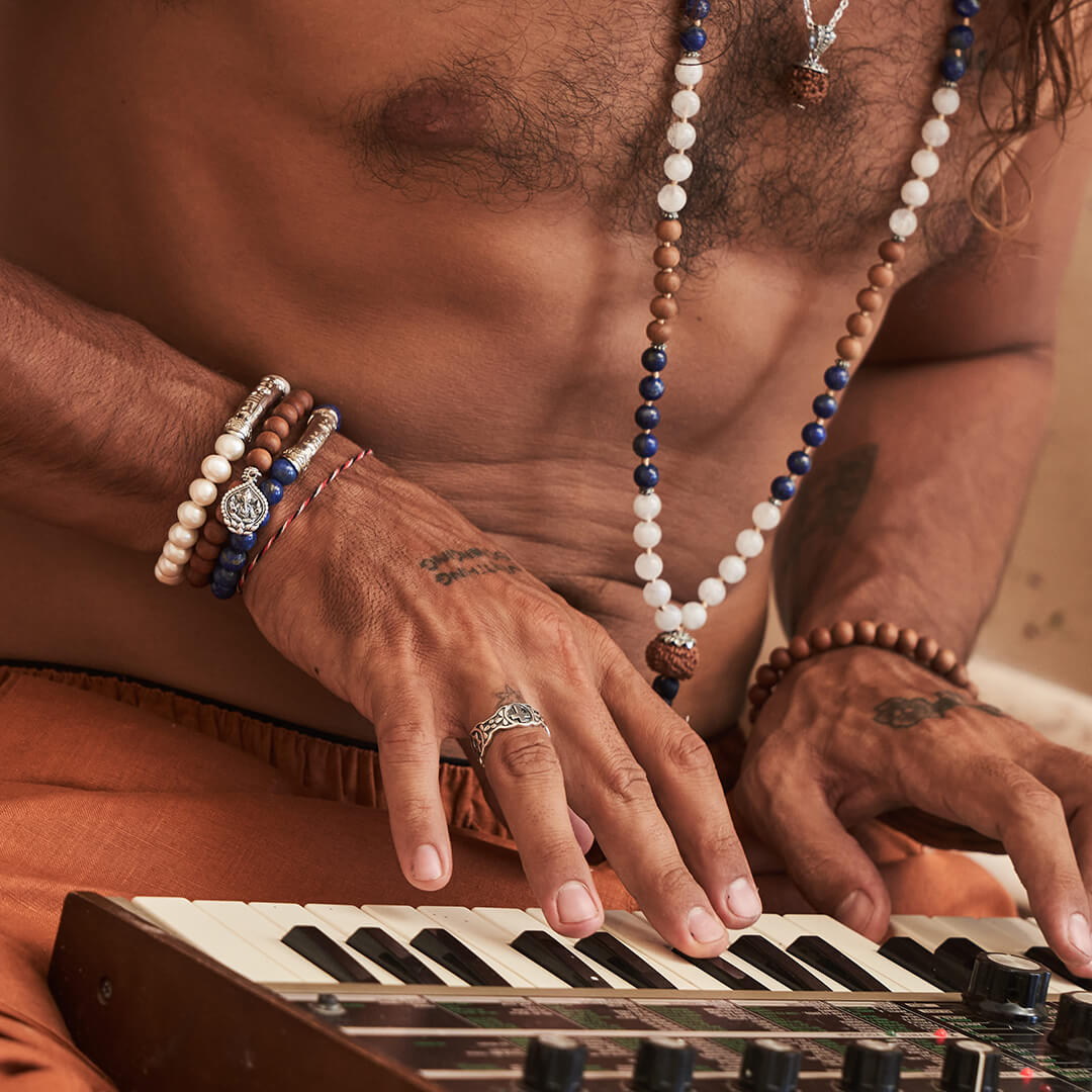 Peace of Mind Calming Pearl Mantra Bracelet (silver) 4