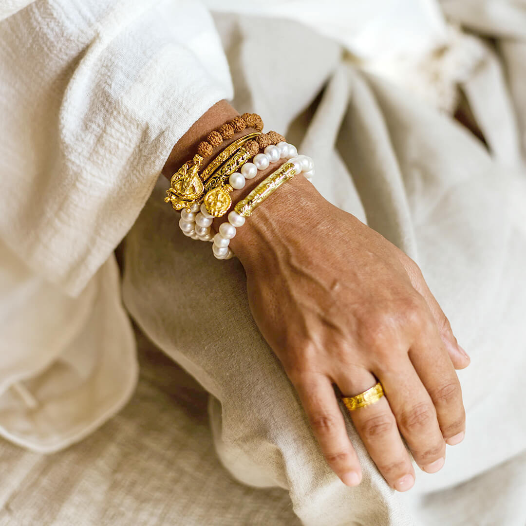 Shiva Mantra Cuff gold 10