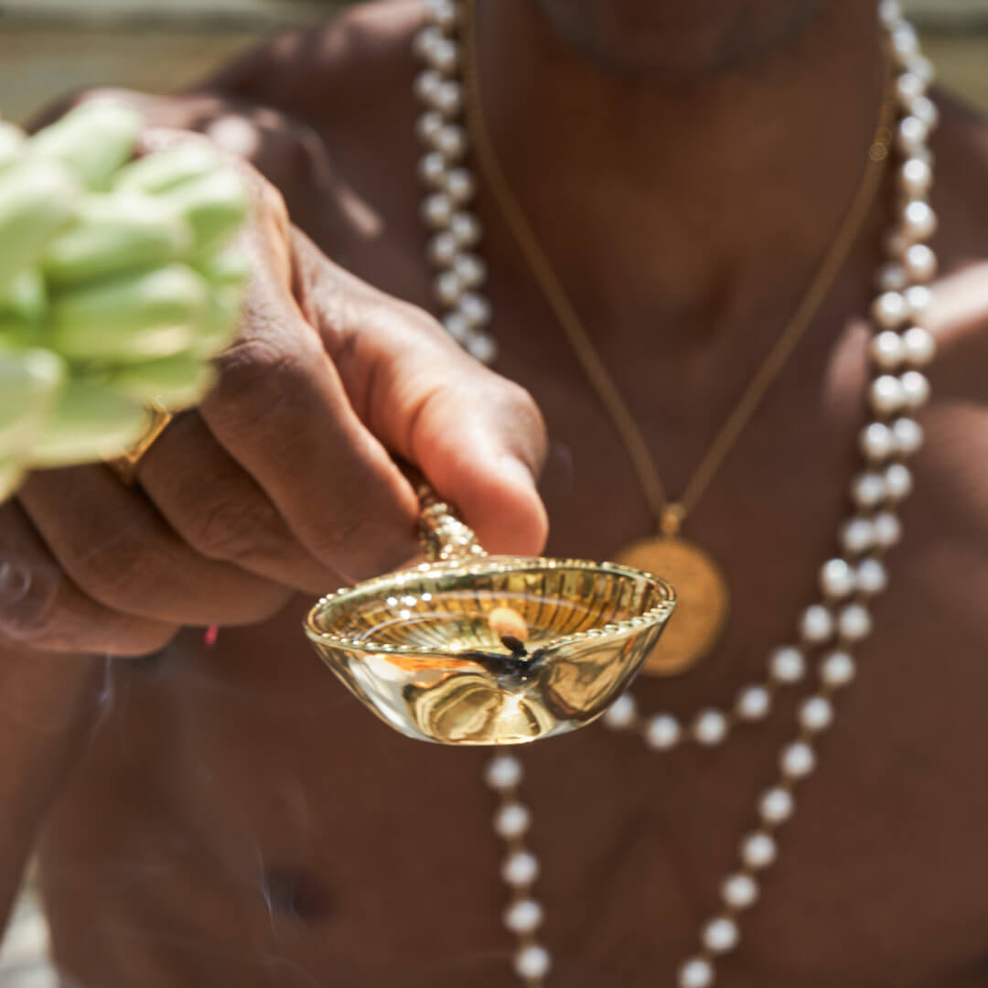 Dipti Arathi Puja Oil Lamp (18cm) 10 – square