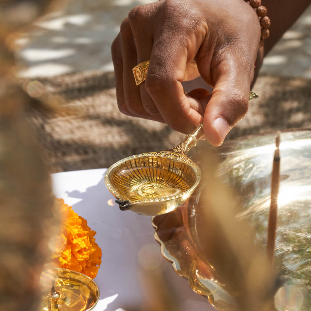 Dipti Arathi Puja Oil Lamp (18cm) 11 – square