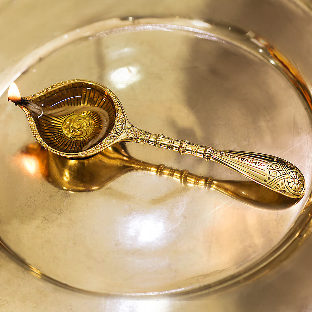 Dipti Arathi Puja Oil Lamp (18cm) 5 – square