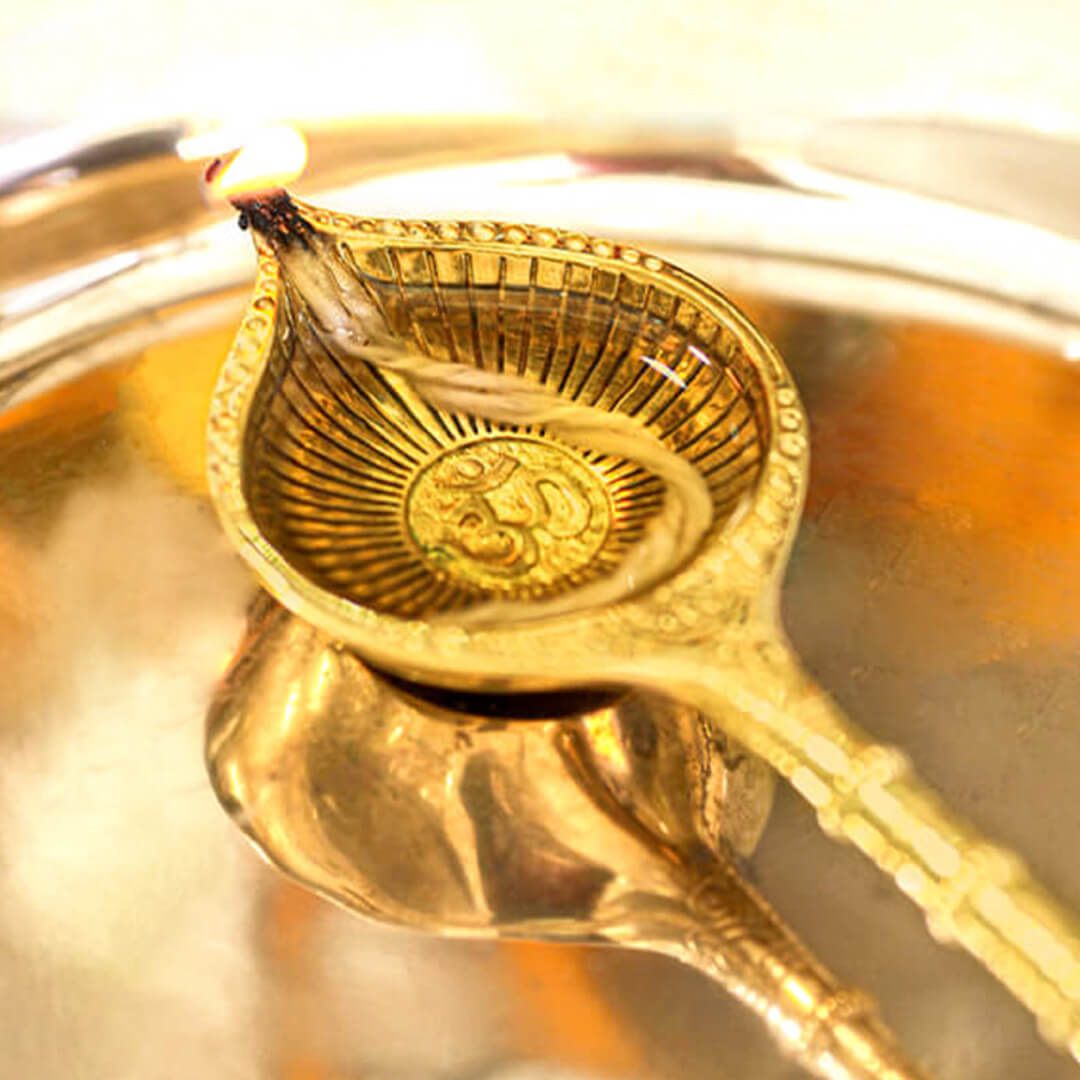 Dipti Arathi Puja Oil Lamp (18cm) 6 – square