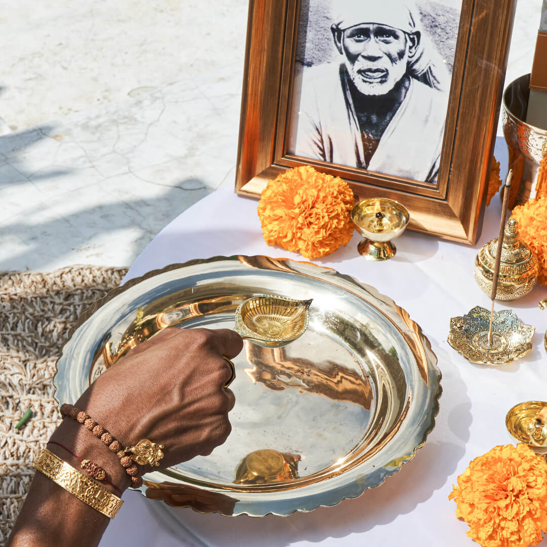 Dipti Arathi Puja Oil Lamp (18cm) 8 – square